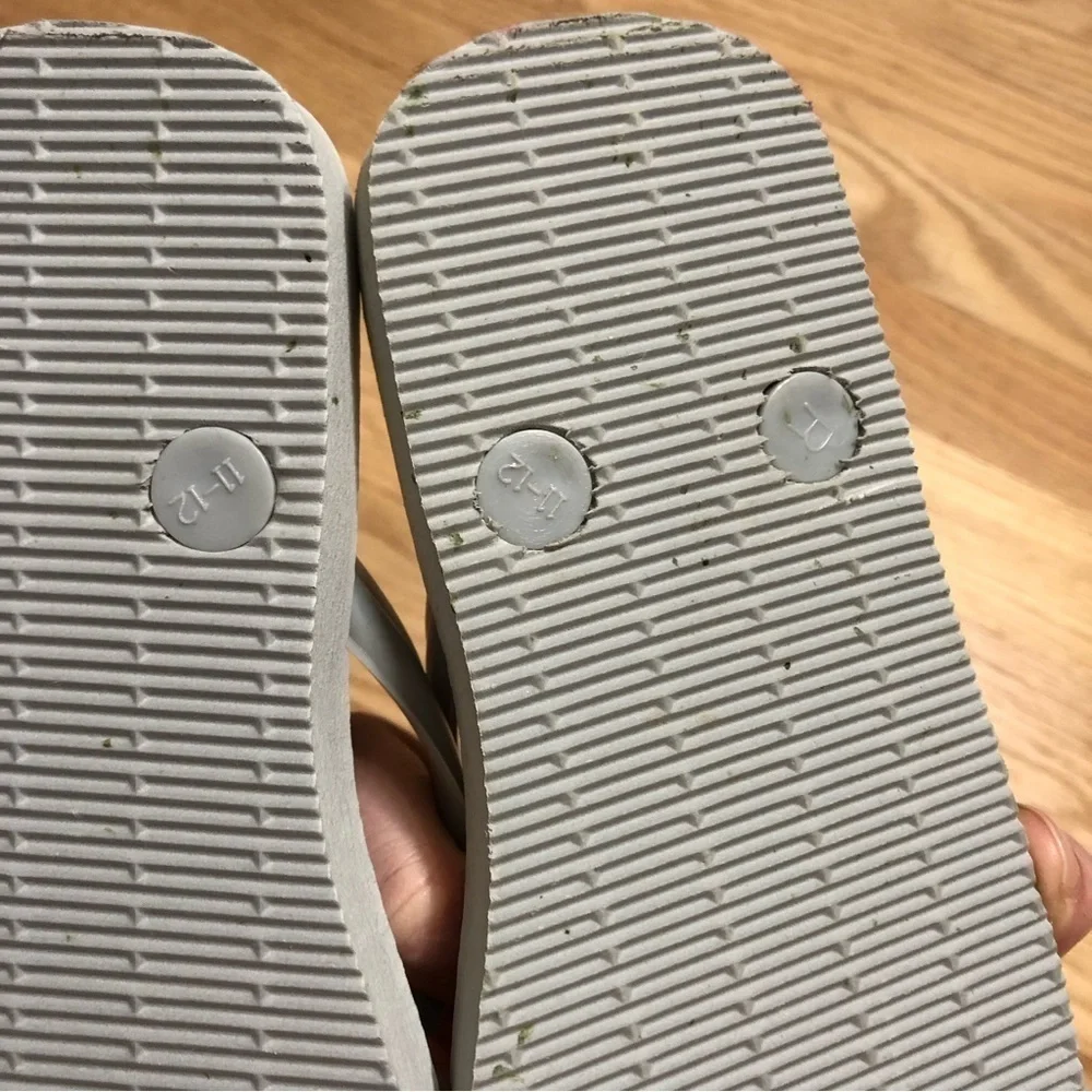 Gray Flip Flop Sandals Sz 9/10 Kids Toddler